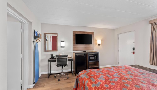 Standard Room, 1 Queen Bed, Accessible Tub, Non Smoking