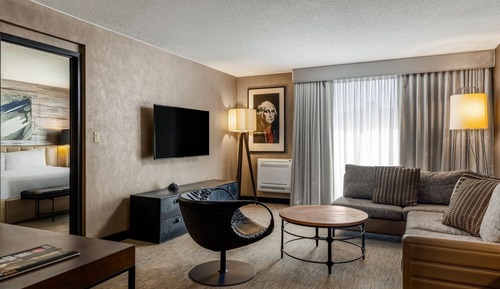 Suite (Loft, 1 Bath)