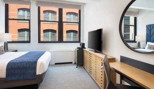 Room, 1 Queen Bed, Transfer Shower (Communications Accessible)