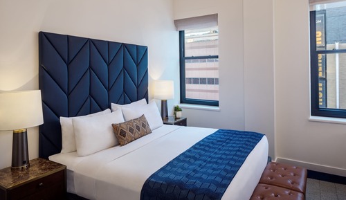 Premium Room, 1 King Bed (Wet Bar)