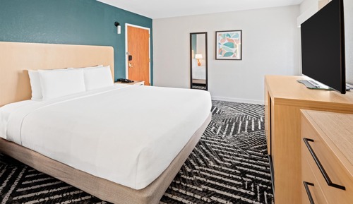 Room, 1 King Bed (Den)