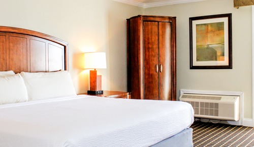 1 King Bed, Courtyard View 