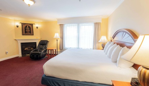 Suite, 1 King Bed, Accessible, Fireplace