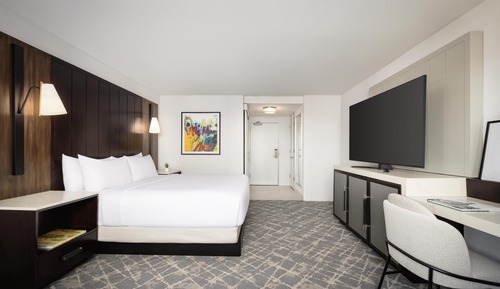Room, 1 King Bed, Accessible (Mobility & Hearing, Roll-in Shower)