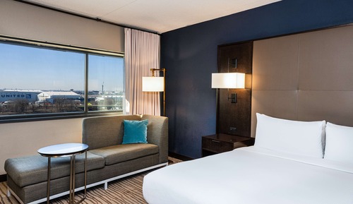 Suite, 1 King Bed (Connector, NYC Skyline View Top Floor)