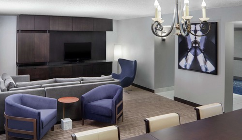 Suite, 1 King Bed (Connector, Views of EWR Runway & Port)