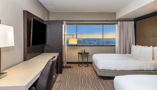 Room, 2 Double Beds (Views of EWR Runway and Port)