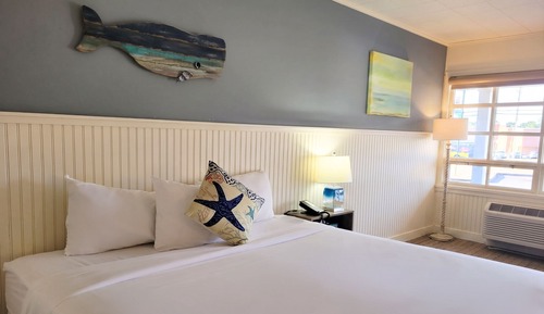 Room, 1 King Bed, Accessible, Pool View (Wheelchair)