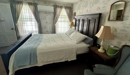 Standard Room, Multiple Beds, Non Smoking, Private Bathroom