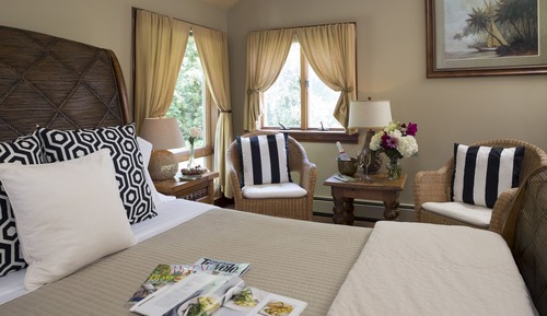 Queen Room with Jetted Tub and Deluxe Balcony (Not Pet Friendly) 