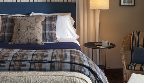 Queen Room in Cottage (Pet Friendly)