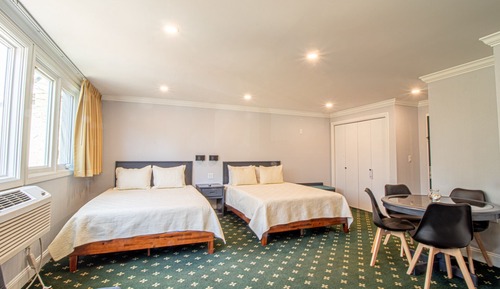 Deluxe Studio, Private Bathroom (Two Queen Size Bed)