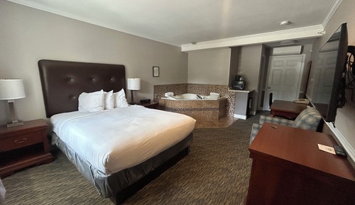 1 Queen Bed, Luxury Suite, Jetted Tub, Non-Smoking