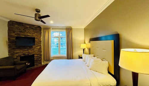 Deluxe Room, 1 King Bed, Non Smoking