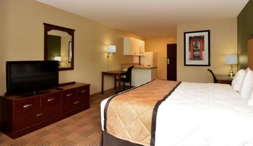 1 King Bed | Non-Smoking, Kitchen, Shower