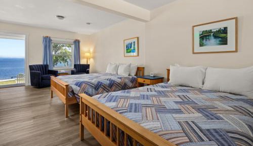 Quadruple Room with Lake View