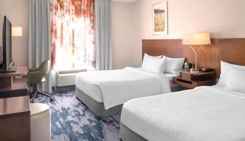 Queen Room with Two Queen Beds - Hearing Accessible