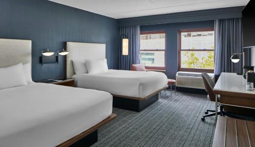 Queen Room with Two Queen Beds and Roll-In Shower - Mobility Access/Hearing Accessible