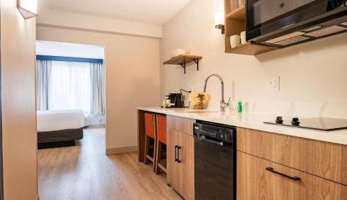 King Studio with Kitchenette - Non-Smoking