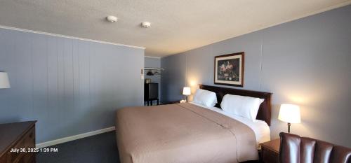 King Room with Pool View