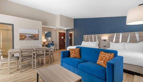 Large Suite with Two Queen Beds and Sofa Bed - Non-Smoking