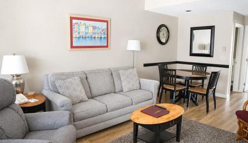 Deluxe Two Bedroom Townhouse Suite 