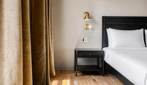 Deluxe Queen Room