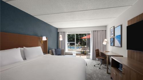 Standard King Room with Pool View