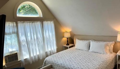Deluxe King Room #5
