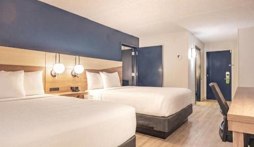 Studio with Two Queen Beds and Kitchenette - Non-Smoking