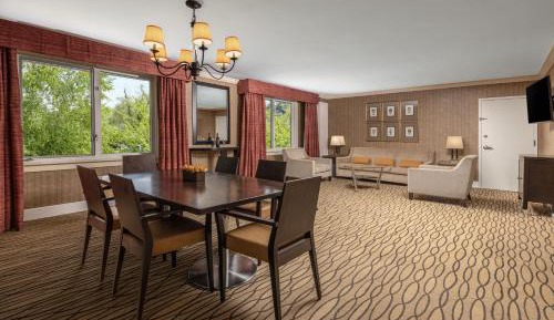 Governor's King Suite - Non-Smoking