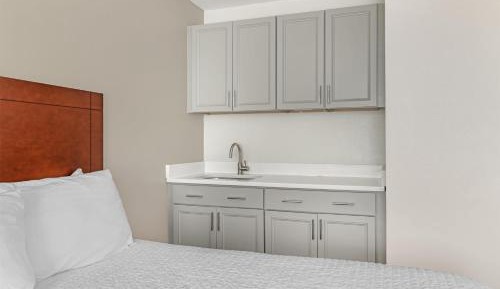 Two Queen Beds and Wet Bar