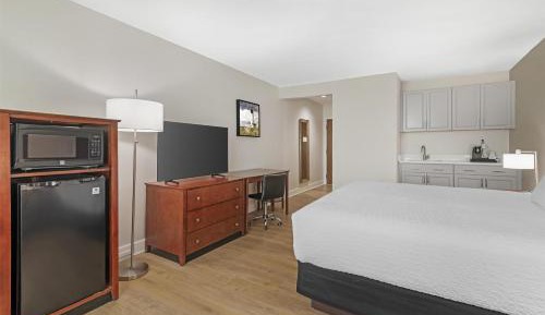 King Room with Wet Bar