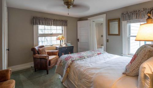 Standard Queen Room