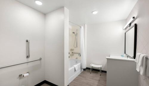 King Suite with Sofa - Disability Access/Non Smoking