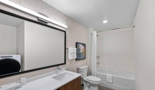 Accessible King Suite Nonsmoking