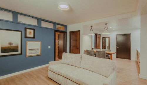 Lodge King Suite