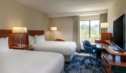 Queen Room with Two Queen Beds - Hearing Accessible