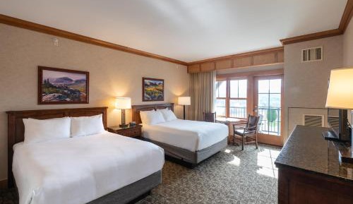 Deluxe Queen Room