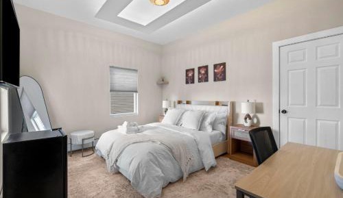 Queen Room with Shared Bathroom