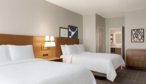 One-Bedroom Suite with Two Double Beds