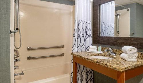 Queen Room - Accessible/Non-Smoking