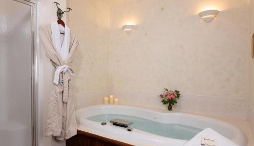 Queen Room with Jacuzzi Tub and TV and Gas Fireplace