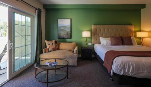 Pond Ridge King Room 