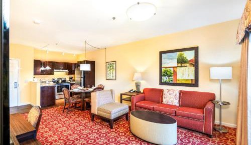 Deluxe King Suite