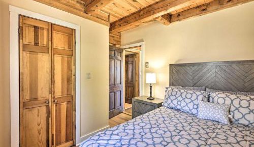 Eight-Bedroom Cabin