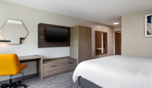 Standard King Room with Mobility Accessible Roll-In Shower