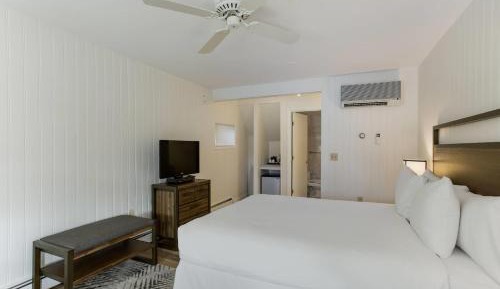 Queen Room with Golf Course View - Non Smoking