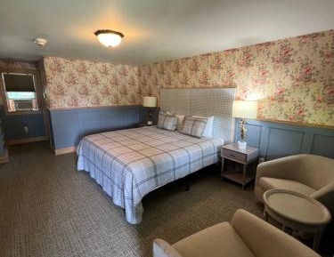 Queen Mountain View Room - Breakfast and Dinner Included