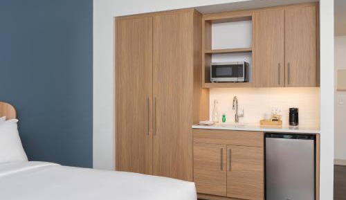 Standard Queen Room - Mobility Accessible